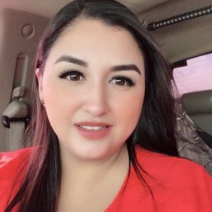 Meet your Posher, Alejandra